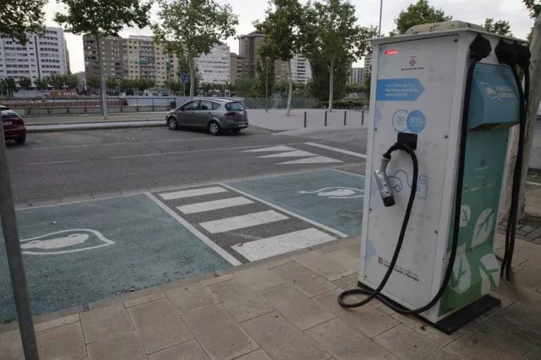Dos punts de recàrrega a Balàfia i al costat de l’Arnau per a cotxes elèctrics