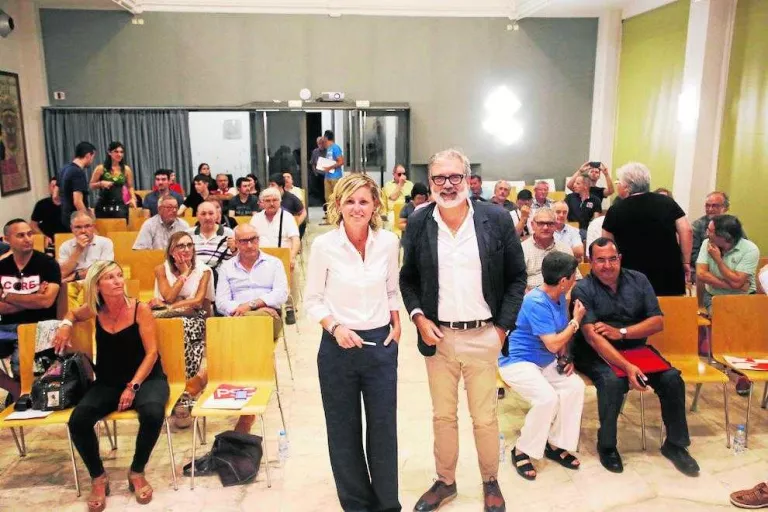 Mínguez i Larrosa pugnen pel vot dels militants més joves