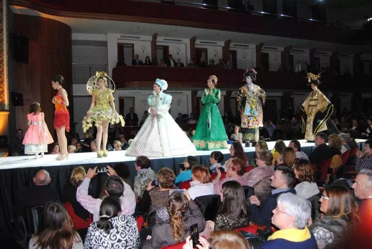 El Vestits de Paper premiarà també joves talents