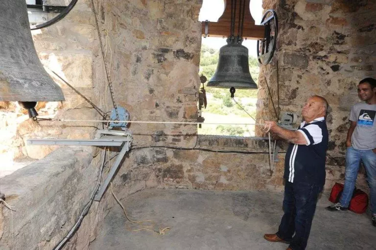 Guàrdia de Noguera recupera les campanes, que ja poden bandejar