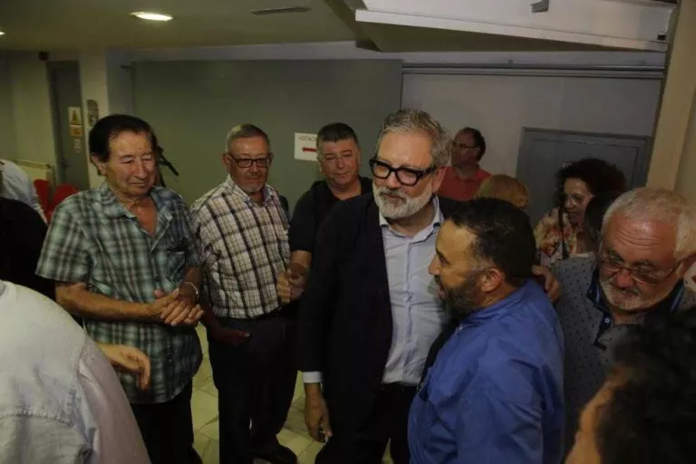 Larrosa prepara canvis al seu equip i ofereix diàleg a l’oposició, que hi veu continuisme