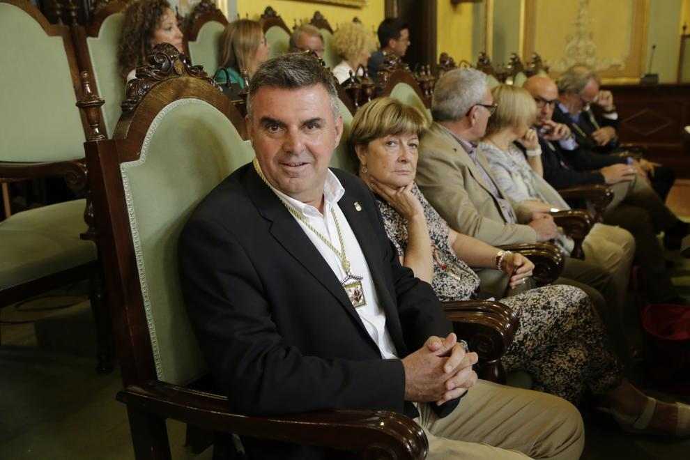 Larrosa s’estrena com a alcalde marcant perfil propi respecte a Àngel Ros