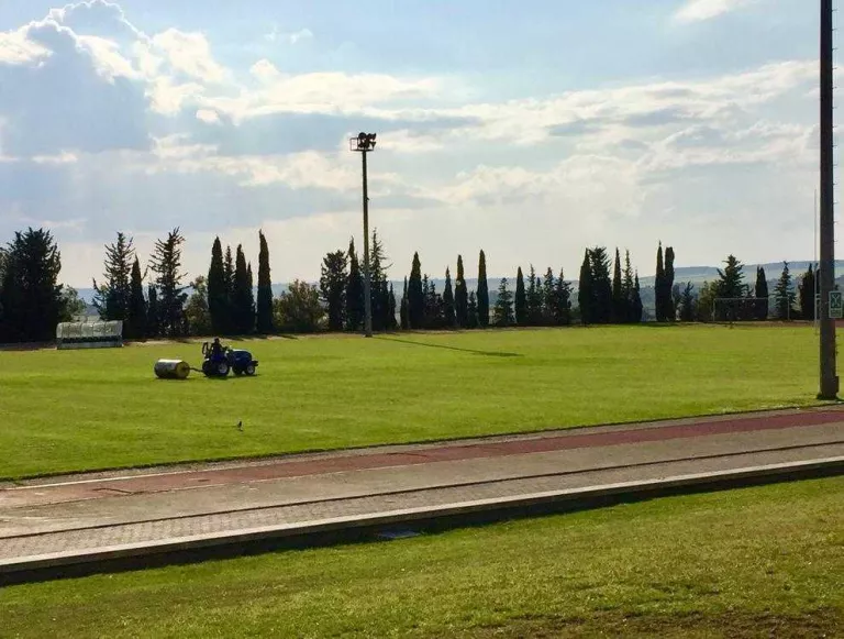 Inefc ressembra el camp de rugbi i estudia escurçar-lo