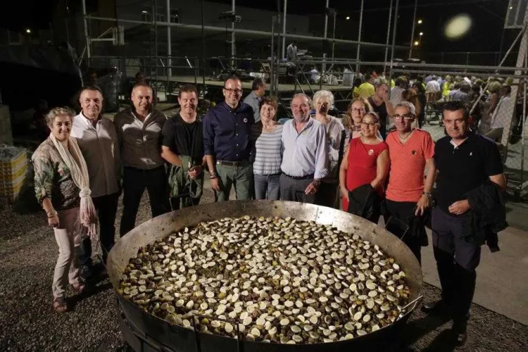 Dissabte festiu amb gegants i cassoles