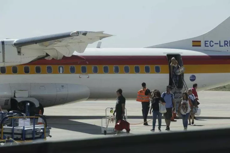 Alguaire finalitza la campanya d’estiu a l’aeroport i manté passatgers
