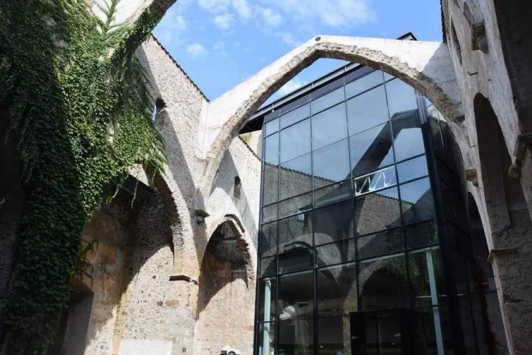 Obres per insonoritzar la biblioteca de la Seu per queixes d'usuaris