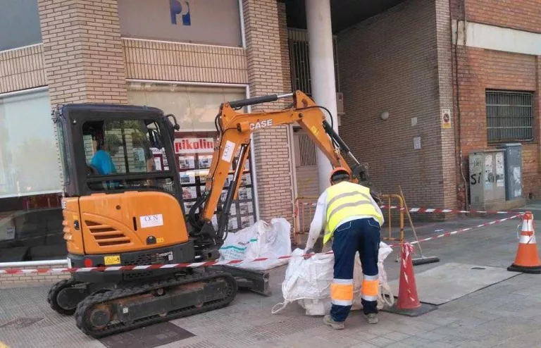 Obres per reparar l’avaria elèctrica de Pardinyes