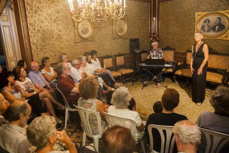 Cervera estrena la Isagoge amb contes i cançons del món