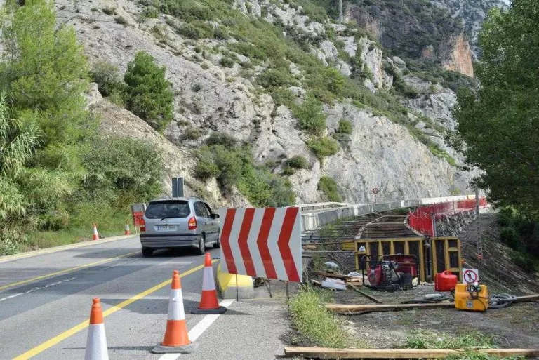 Talls fins al 12 d’octubre a la C-14 per les obres de Tres Ponts