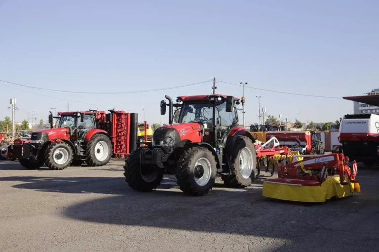 Arriben els 150 tractors que estaran exposats a la Fira de Sant Miquel