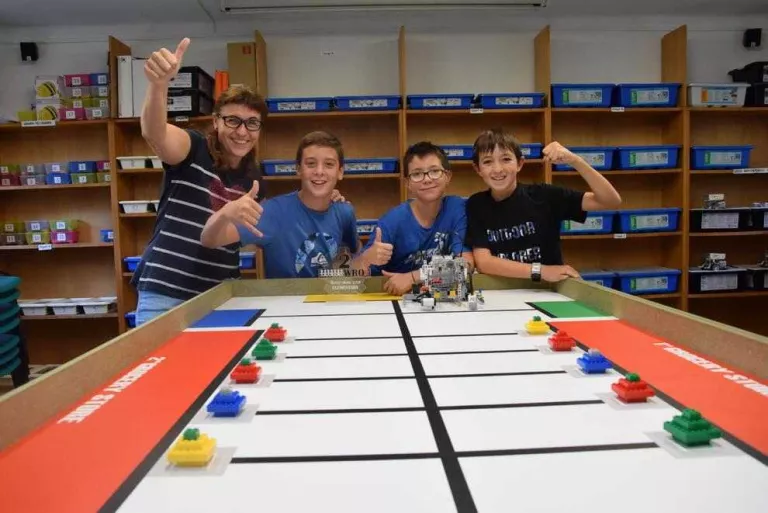 Micromecenatge d’un col·legi de la Seu per poder anar al campionat de robòtica