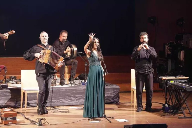 Els gallecs Luar Na Lubre sedueixen el públic de l’Auditori