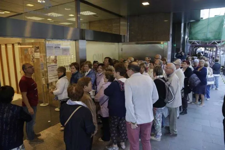 Cues de jubilats per tenir plaça als cursos d'aiguagim