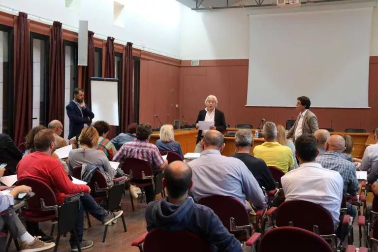 El consell exigeix ja el nou servei de la brossa, que està cobrant des del gener