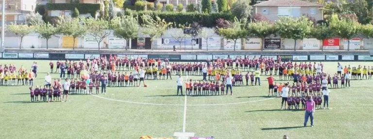 La UE Tàrrega presenta els 400 jugadors que competeixen aquesta temporada en 22 equips