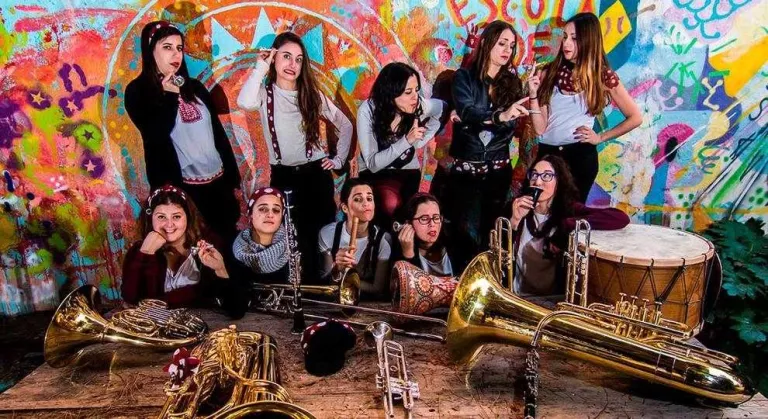 La música de la Balkan Paradise Orchestra, a Mollerussa