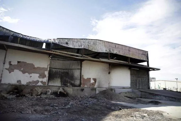 Shalom rep ofertes per restituir la nau incendiada