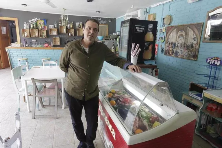 En perill el futur de vint comerços de Sucs, Raimat i Llívia, que se senten “abandonats”
