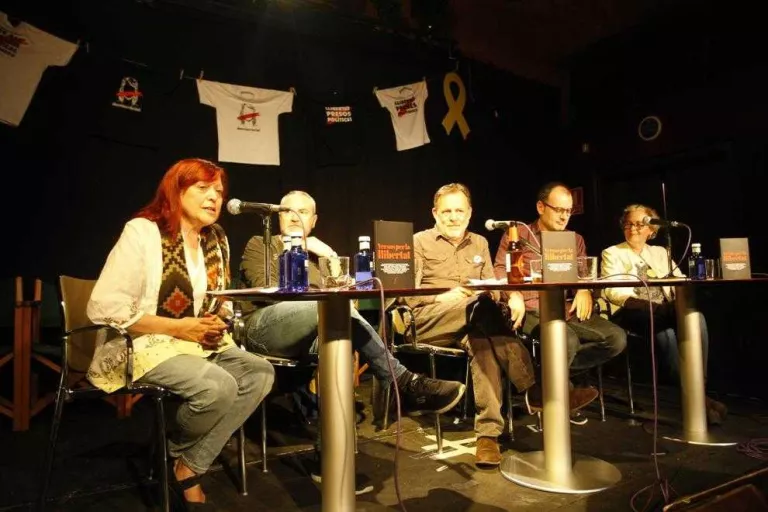 Presenten 'Versos per la llibertat' al Cafè del Teatre