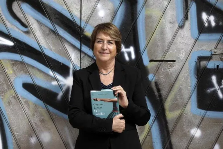 Gemma Lienas: “Sóc escriptora però no vaig poder dir 'no' a la política”