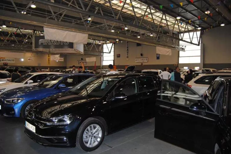 Firauto de Balaguer obre amb l’oferta de 200 vehicles i les primeres vendes