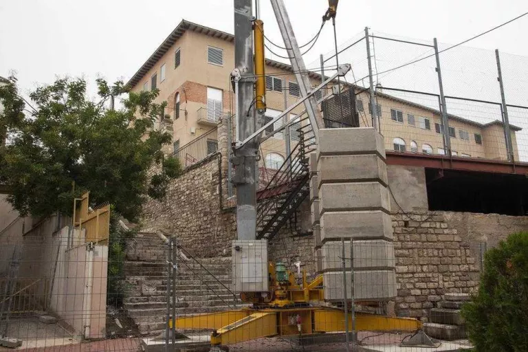 Tàrrega renova les escales pròximes al col·legi Jacint Verdaguer