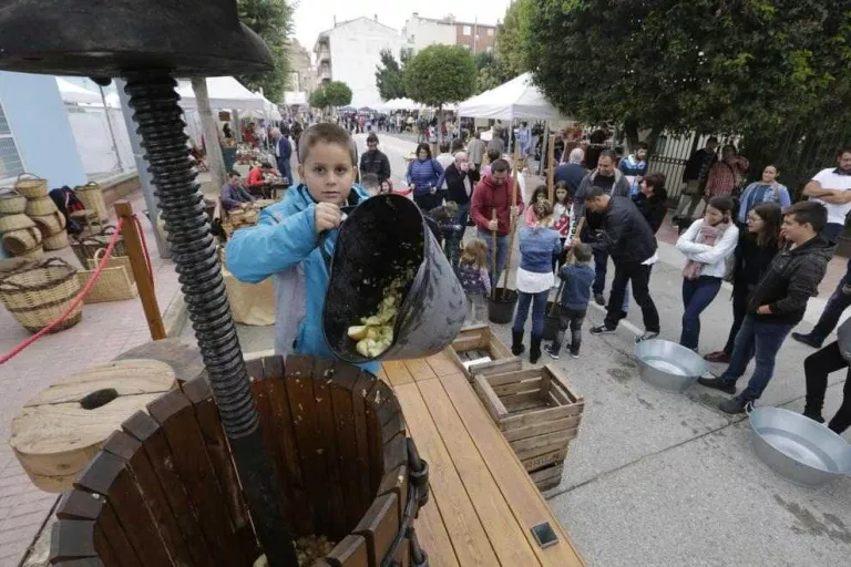 Alcarràs vol ser un referent català de la fruita i de la carn