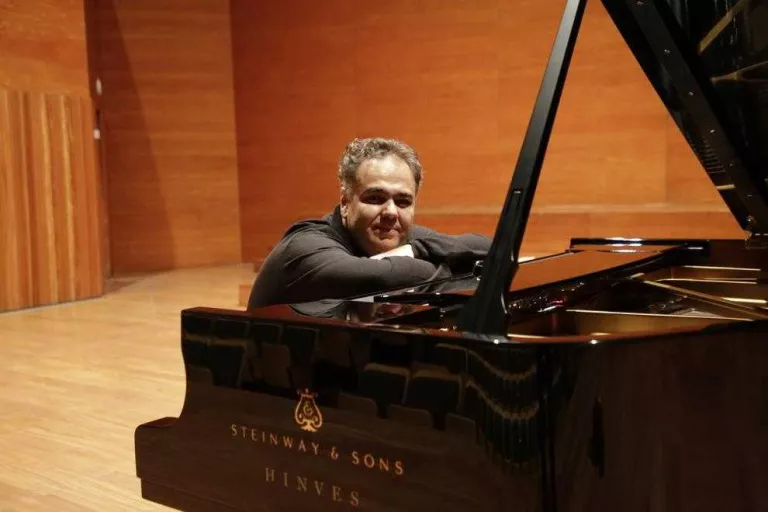 El pianista rus Arcadi Volodos sedueix el públic de l’Auditori