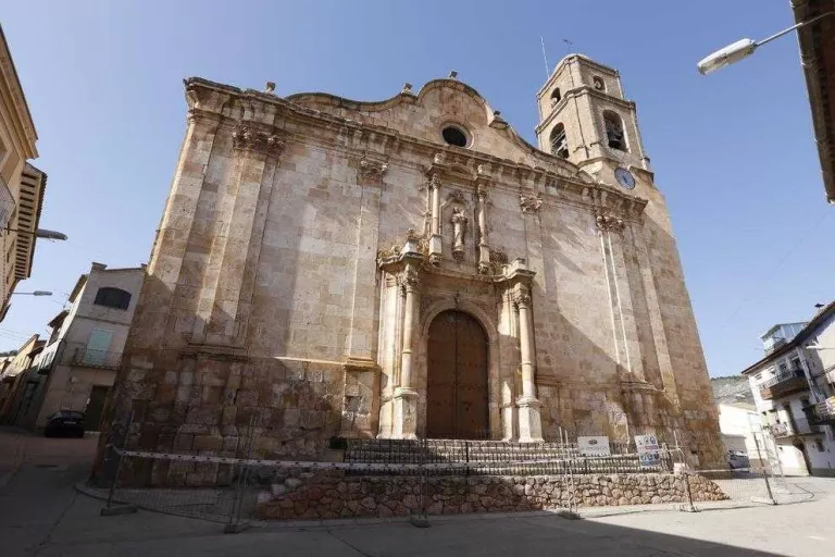 Prospeccions a Algerri per analitzar el terreny de l’església, tancada fa 5 mesos