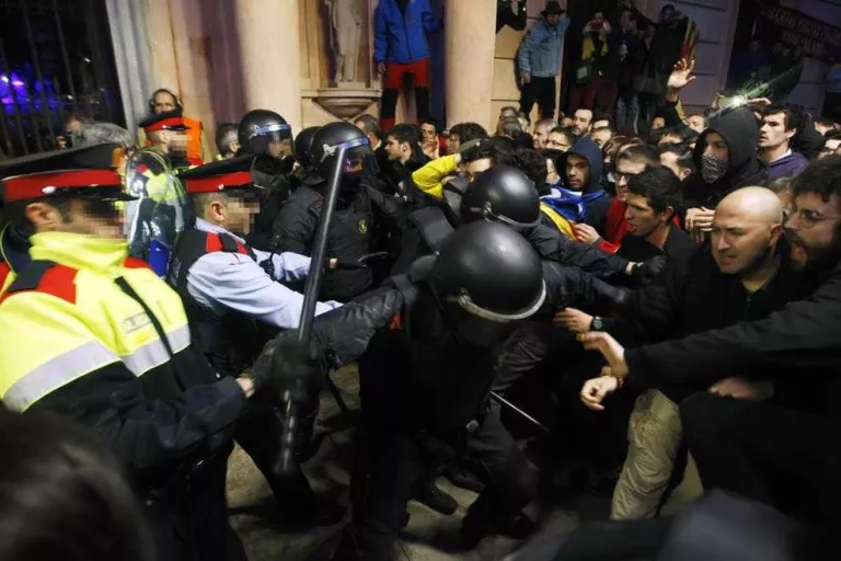 A judici un CDR menor d'edat per aldarulls a la subdelegació