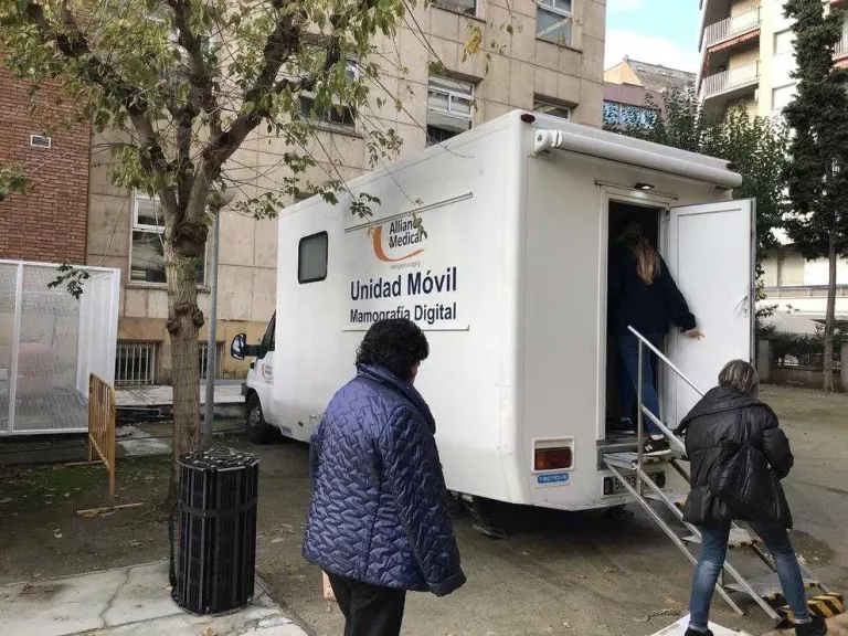Una unitat mòbil assumeix mamografies de L’Aliança