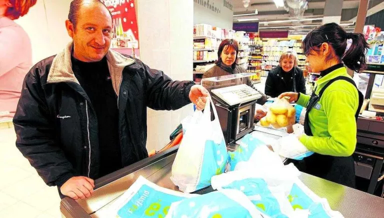 La Seu, primer municipi sense bosses de plàstic en comerços