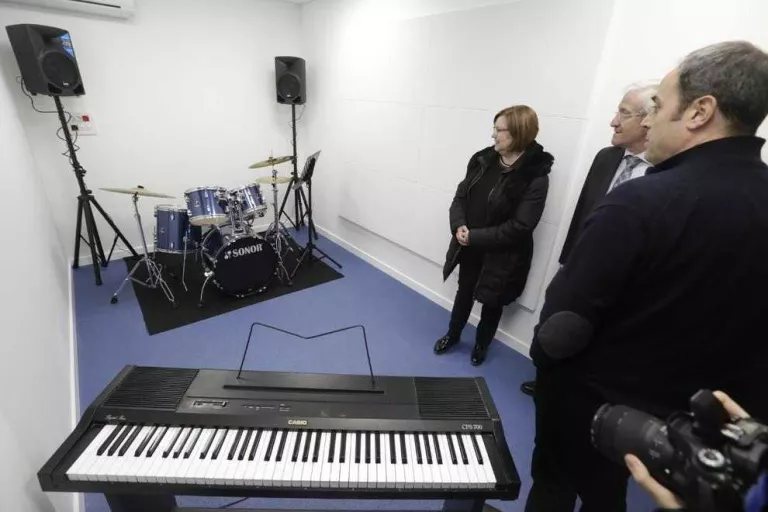 Alguaire estrena la nova escola de música