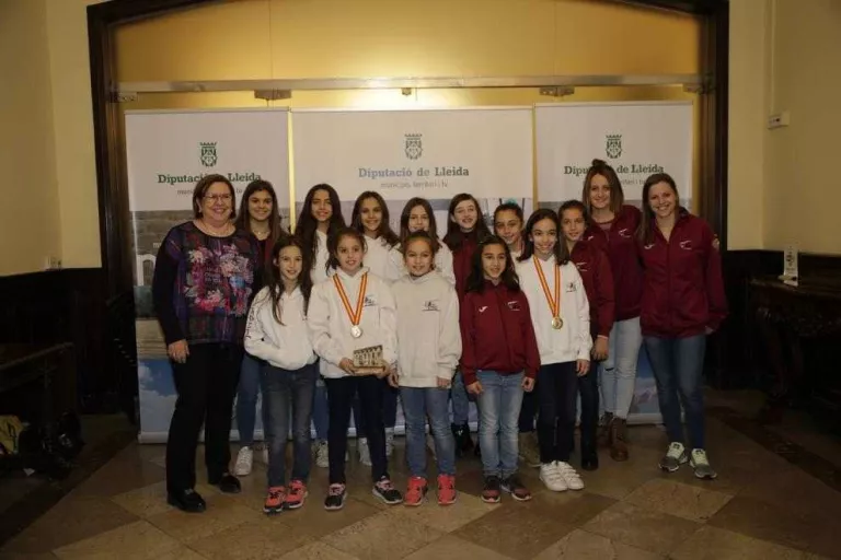 El Club Gimnàstic Lleida ofereix les medalles a la Diputació