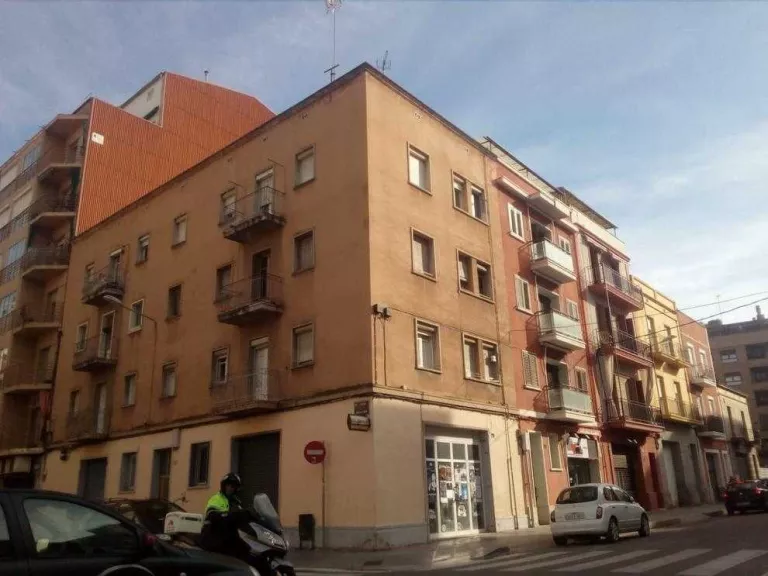 El Clot denuncia un edifici okupat a Lleida
