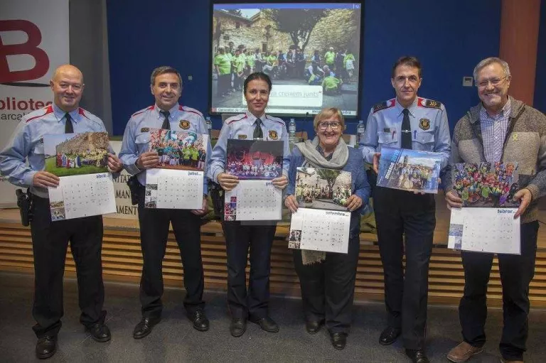 Els Mossos presenten el seu calendari solidari