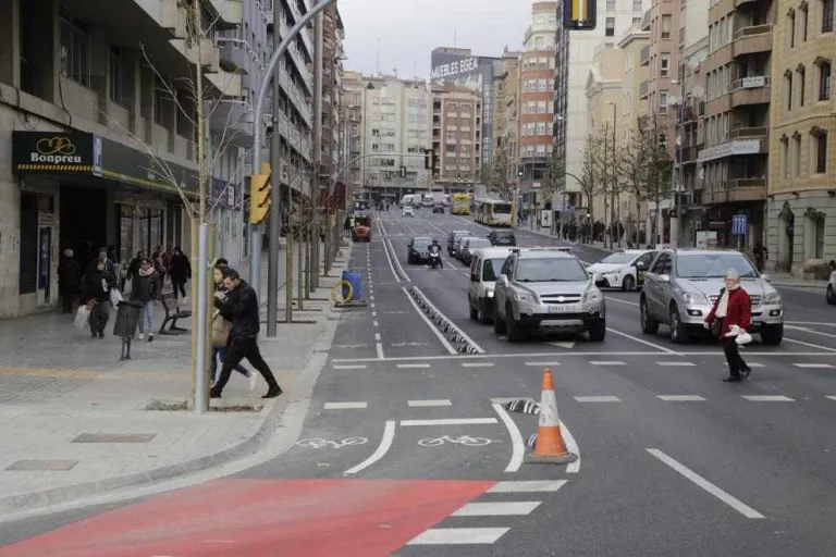 El carril bici d’avinguda Catalunya, gairebé acabat
