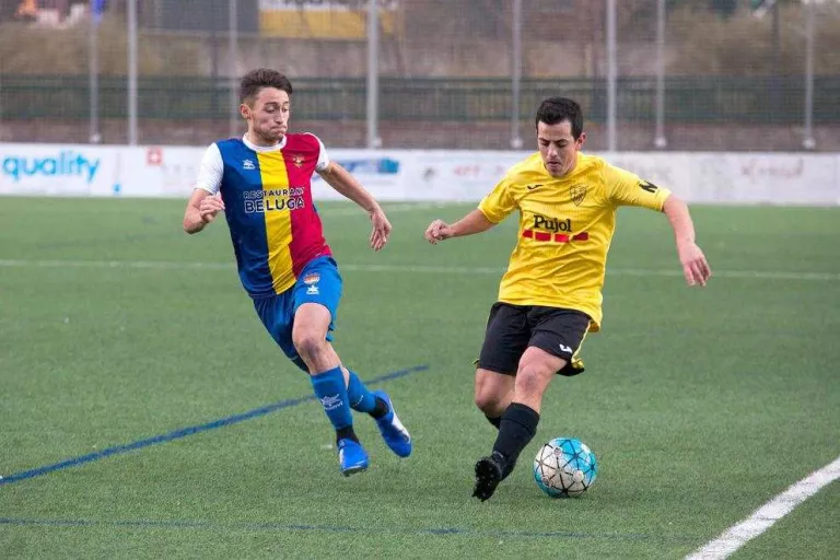 Pantalla a Mollerussa per veure l'equip, que fa 56 partits que està invicte