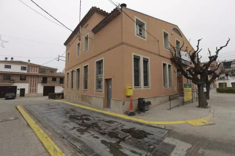 Els Alamús trasllada la bàscula del centre per evitar col·lapses