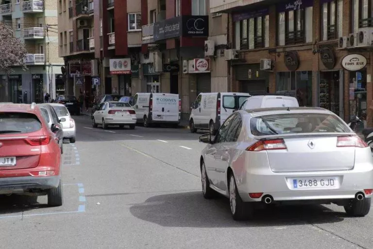Veïns de l’Escorxador denuncien excés de velocitat i inseguretat al barri