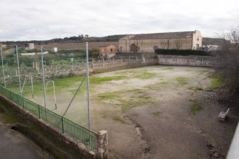 Projecten millorar la pista esportiva de Claravalls