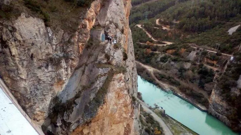 Inicien els treballs per evitar allaus a Canelles