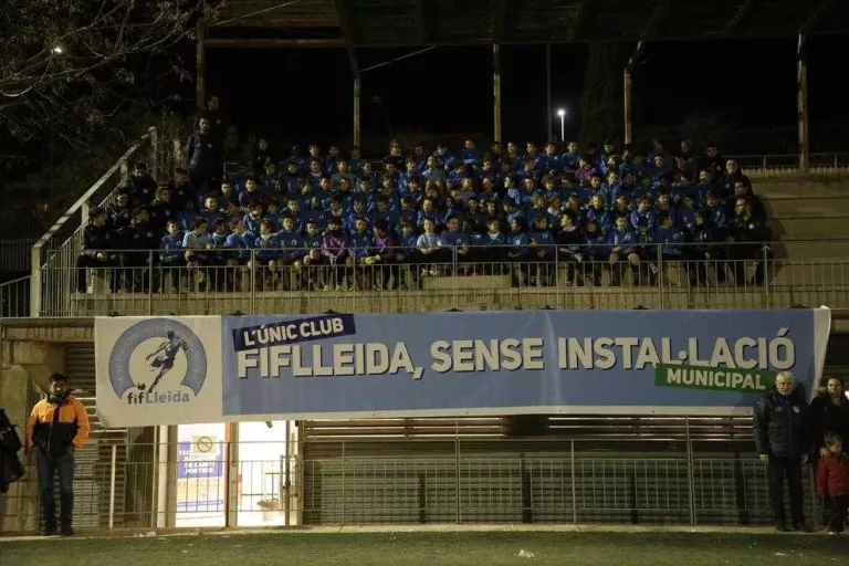 Xocolatada del FiF per reclamar un camp municipal