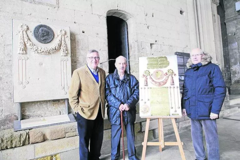 Donatiu d’un quadre als Amics de la Seu Vella