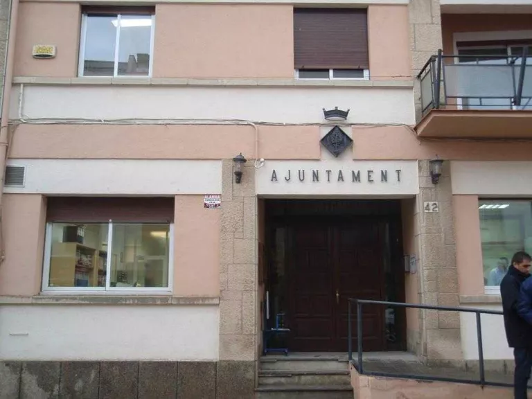 Alpicat construeix una rotonda al centre per suprimir un encreuament conflictiu