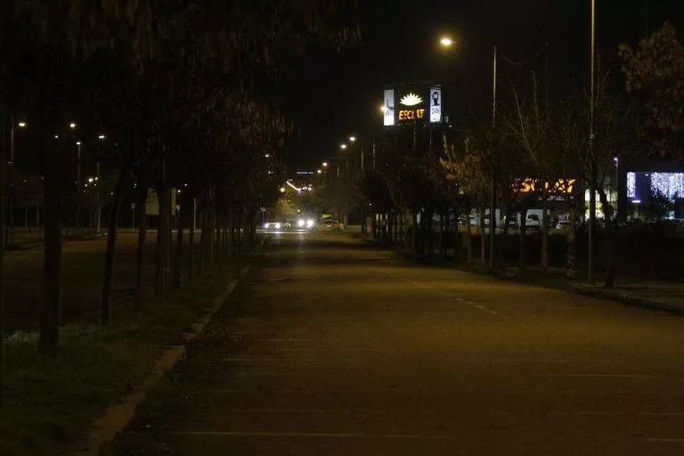 Agredeix la seua parella i la deixa mig nua al carrer a la Bordeta