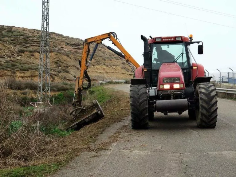 Acaba el desbrossat dels camins de l’Horta