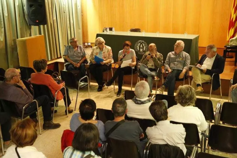 Cens de 215 entitats, sis de Lleida, que fomenten el català