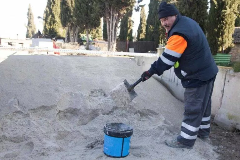 Tones de potassa per evitar el gel en carrers i carreteres