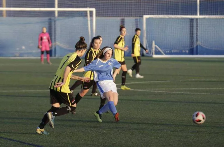 L'AEM femení s'atansa al líder